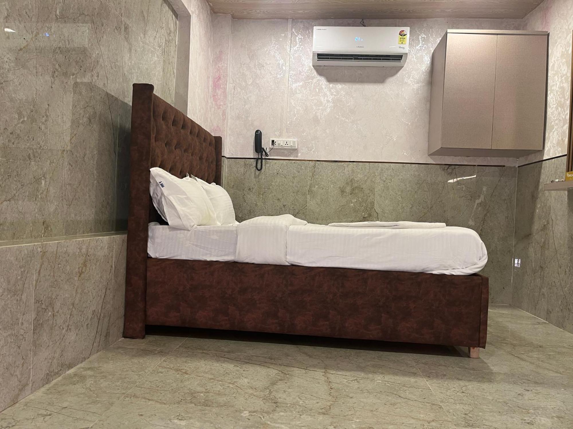 Hotel Newyork By Stayzy Rooms Bombay Camera foto